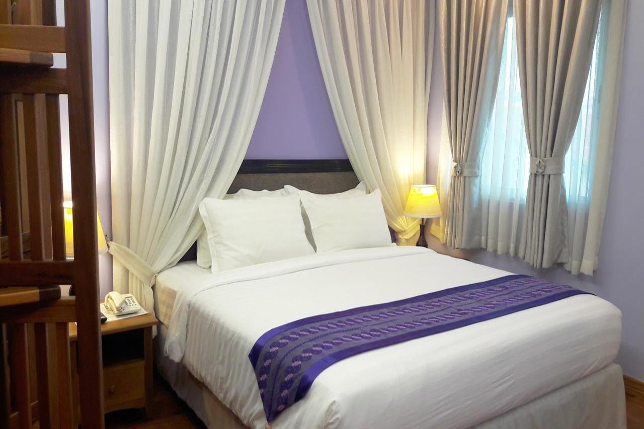 Grand Laurel Hotel
