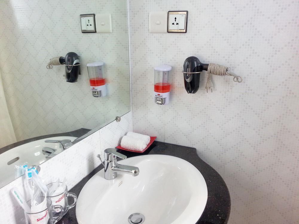 Grand Laurel Hotel 3*