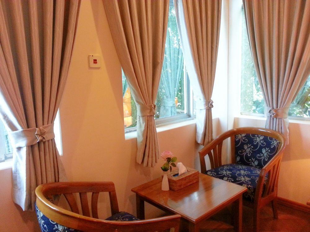 Grand Laurel Отель