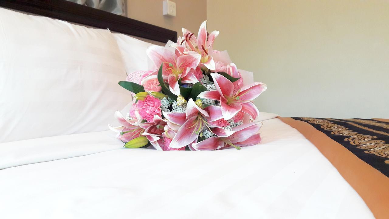 Grand Laurel Отель