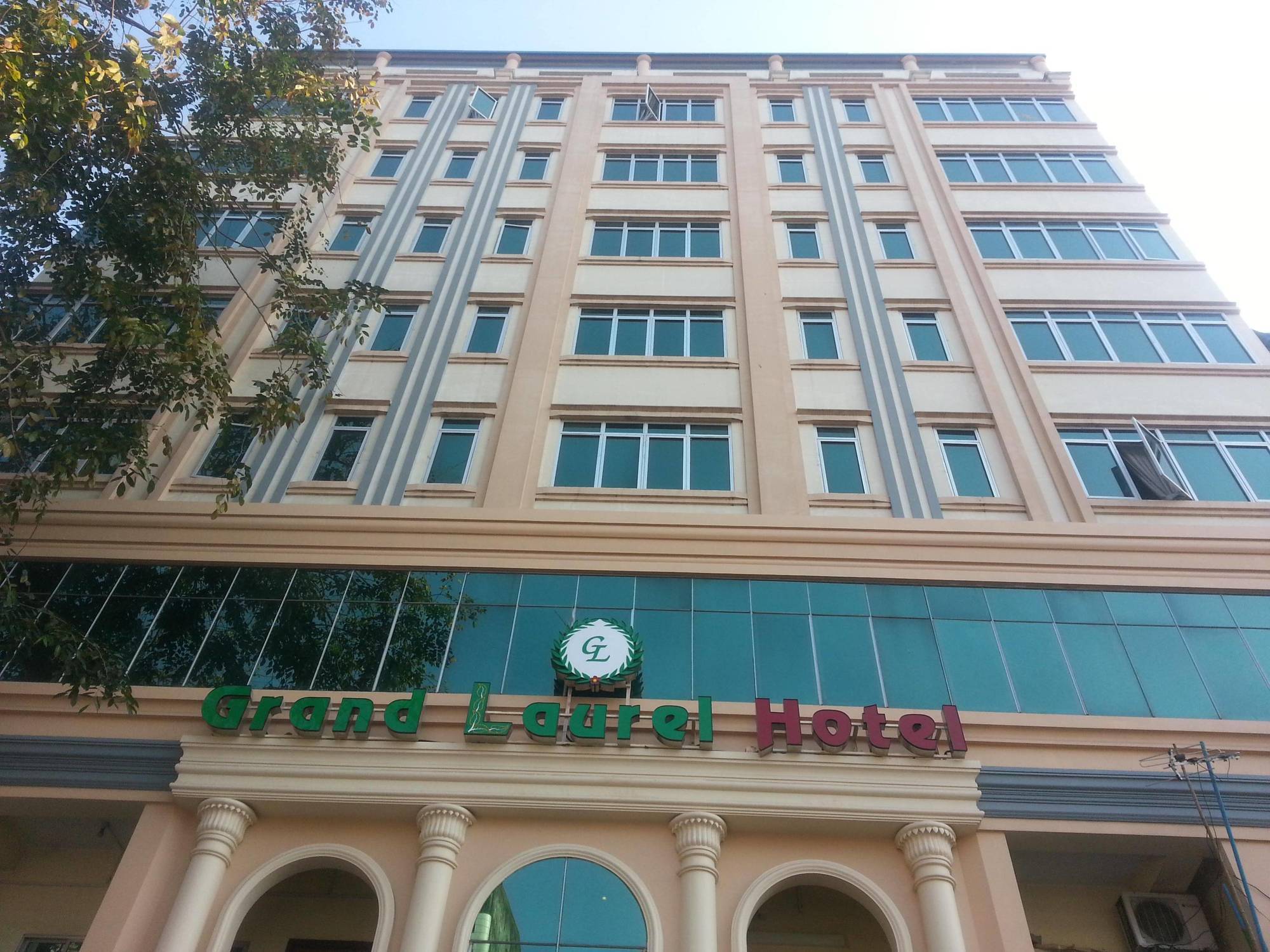 Отель Grand Laurel Янгон
