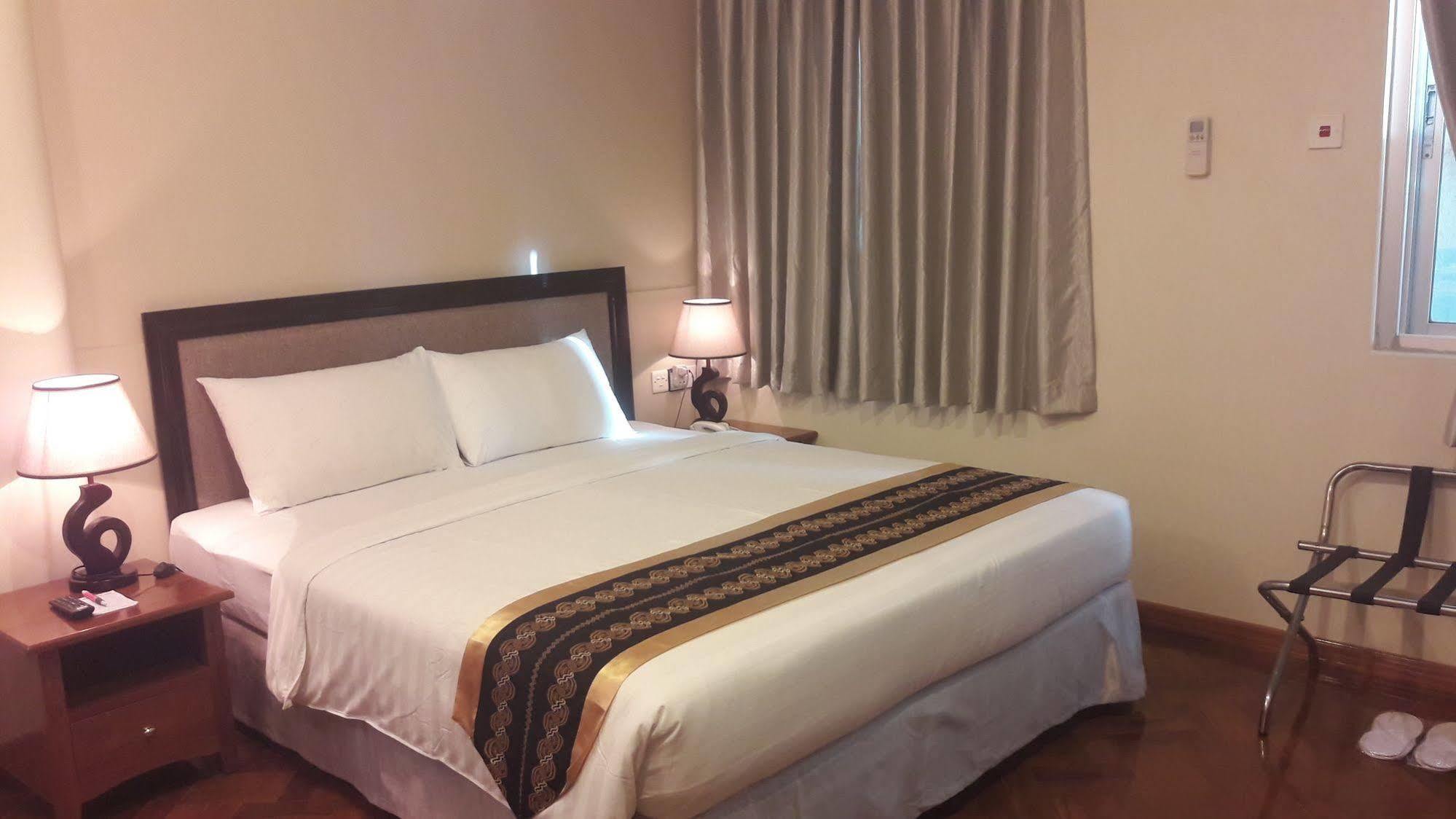 Отель Grand Laurel