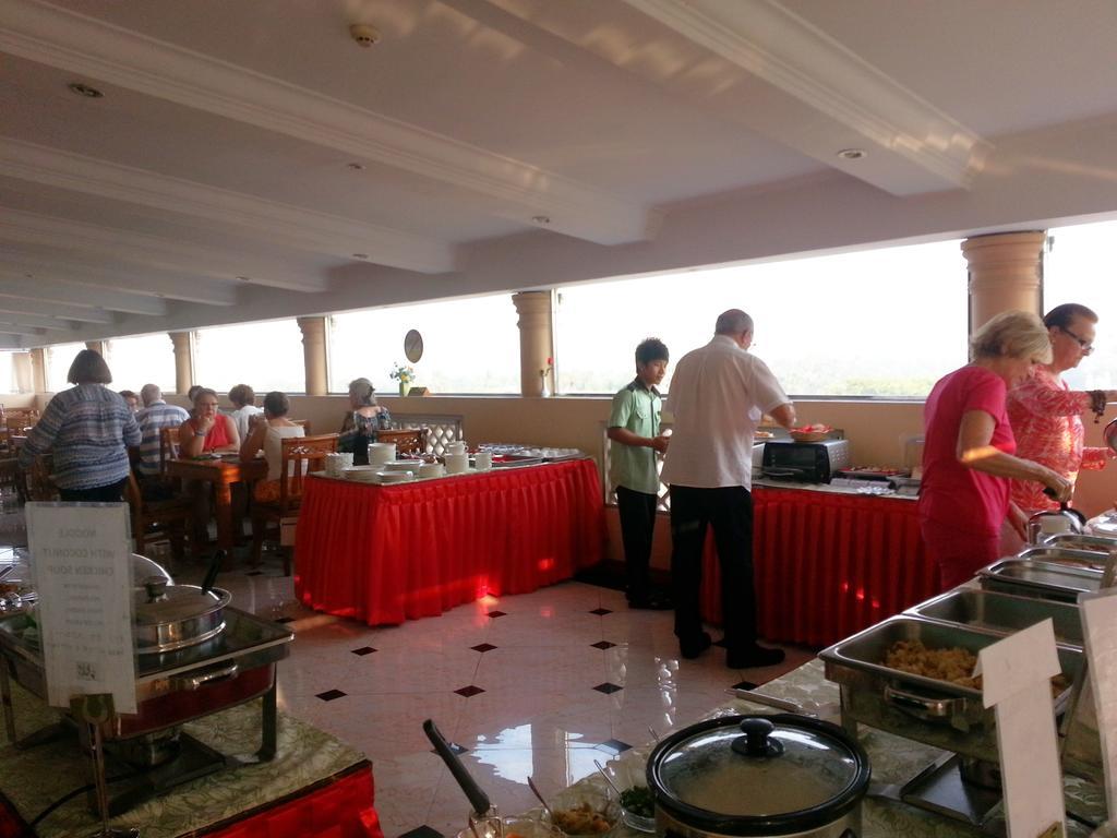 Grand Laurel Hotel 3*