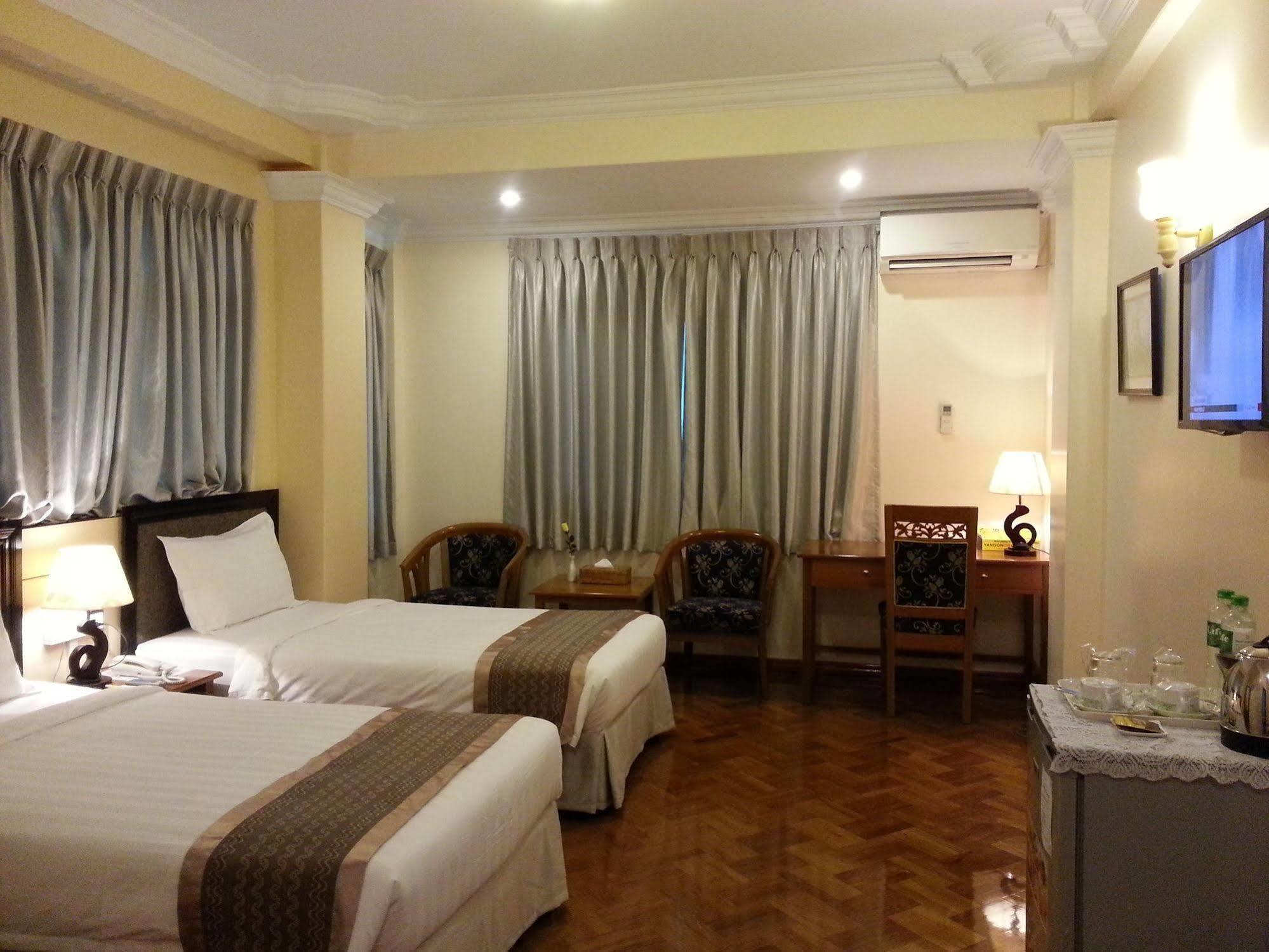 Hotel Grand Laurel 3*