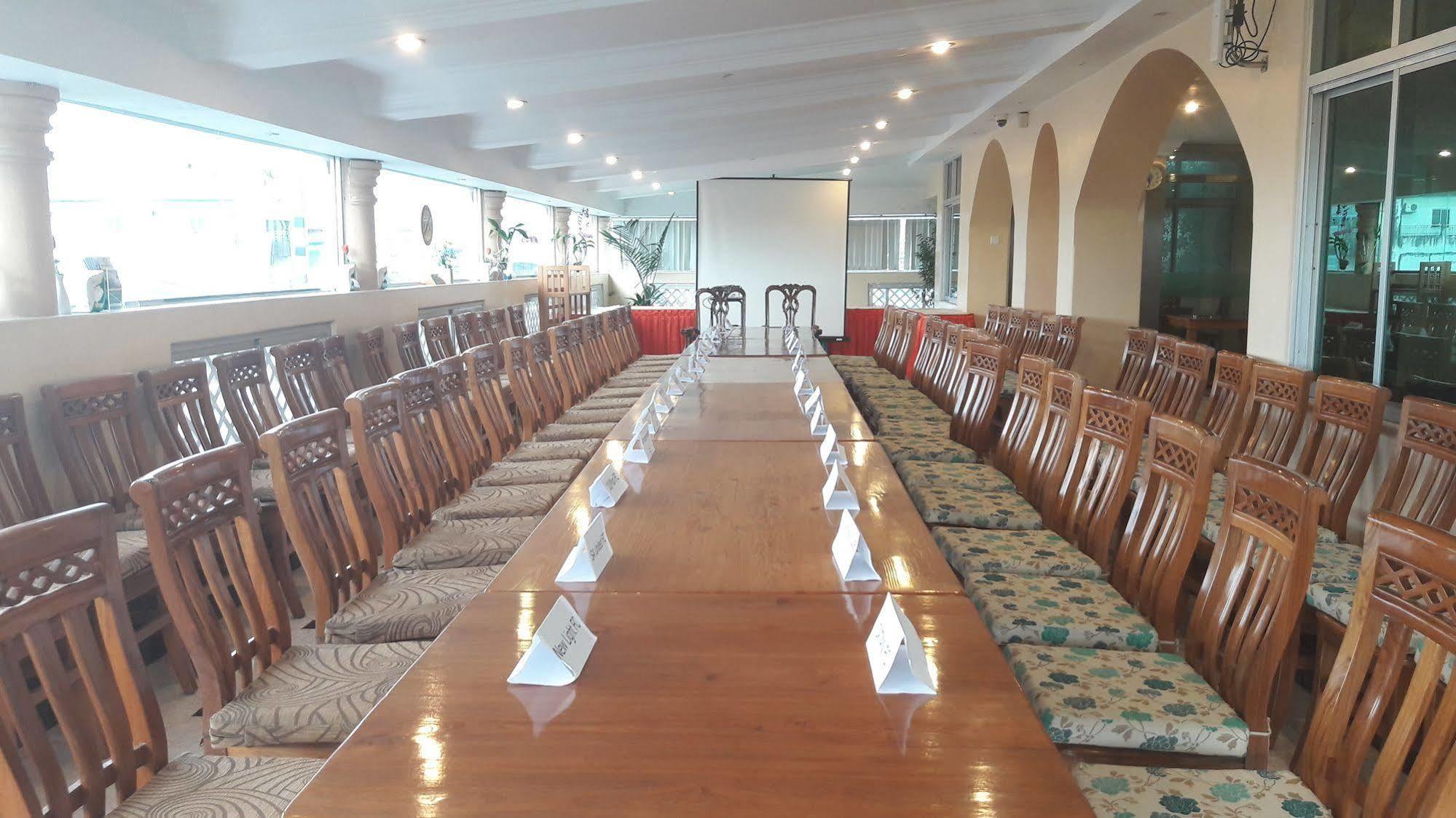 Grand Laurel 3* Yangon